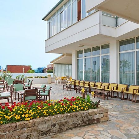 Hotel Caesar Bed And Breakfast Milano Marittima Exteriér fotografie