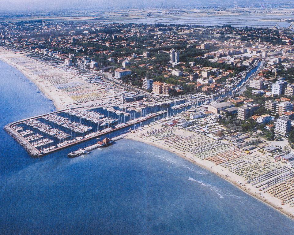 Hotel Caesar Bed And Breakfast Milano Marittima Exteriér fotografie