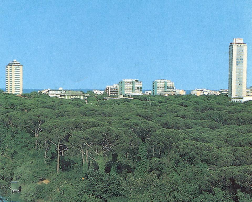 Hotel Caesar Bed And Breakfast Milano Marittima Exteriér fotografie
