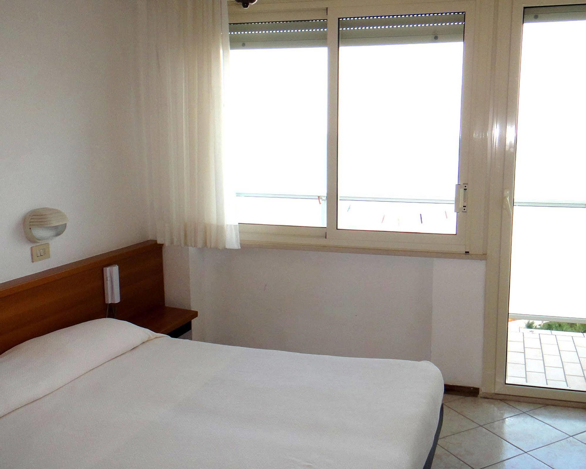 Hotel Caesar Bed And Breakfast Milano Marittima Exteriér fotografie