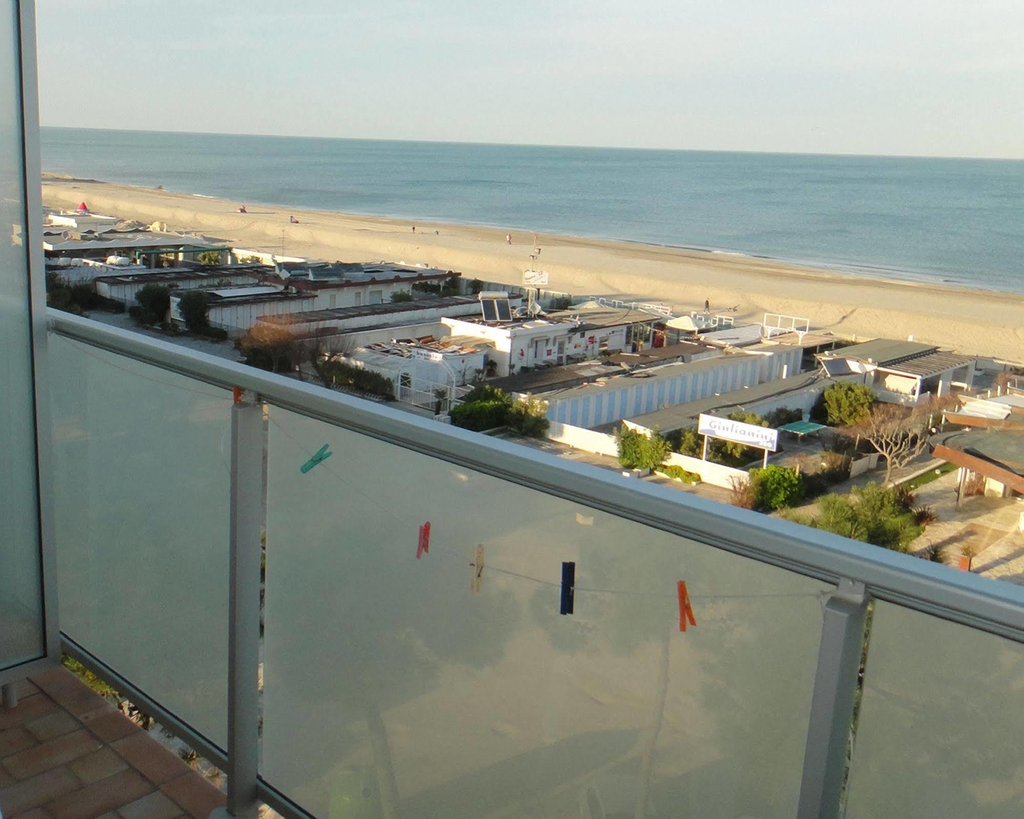 Hotel Caesar Bed And Breakfast Milano Marittima Exteriér fotografie