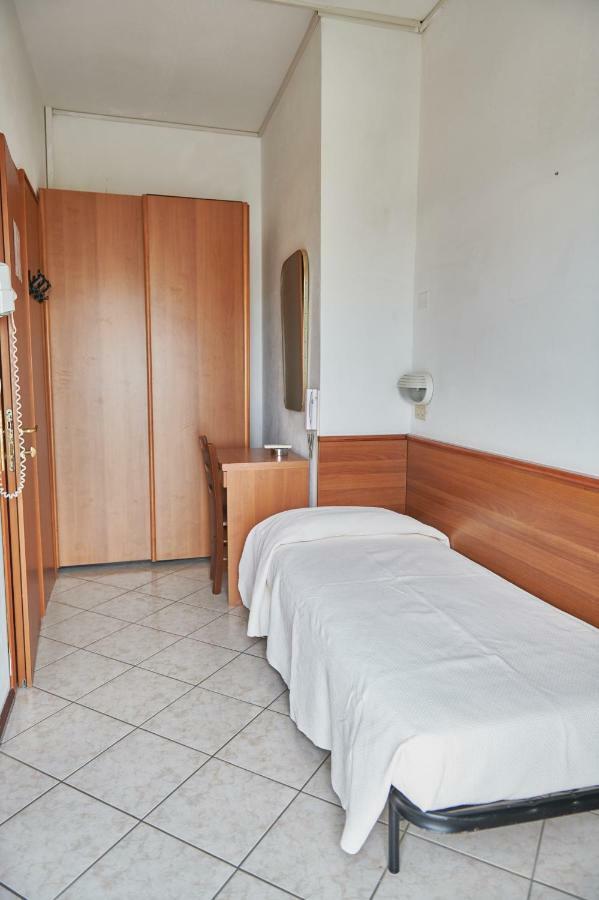 Hotel Caesar Bed And Breakfast Milano Marittima Exteriér fotografie