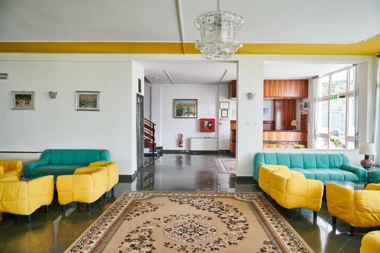 Hotel Caesar Bed And Breakfast Milano Marittima Exteriér fotografie