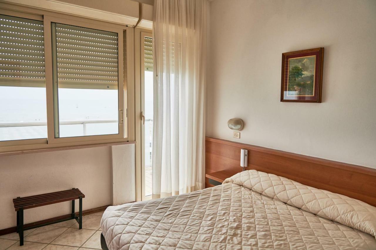 Hotel Caesar Bed And Breakfast Milano Marittima Exteriér fotografie