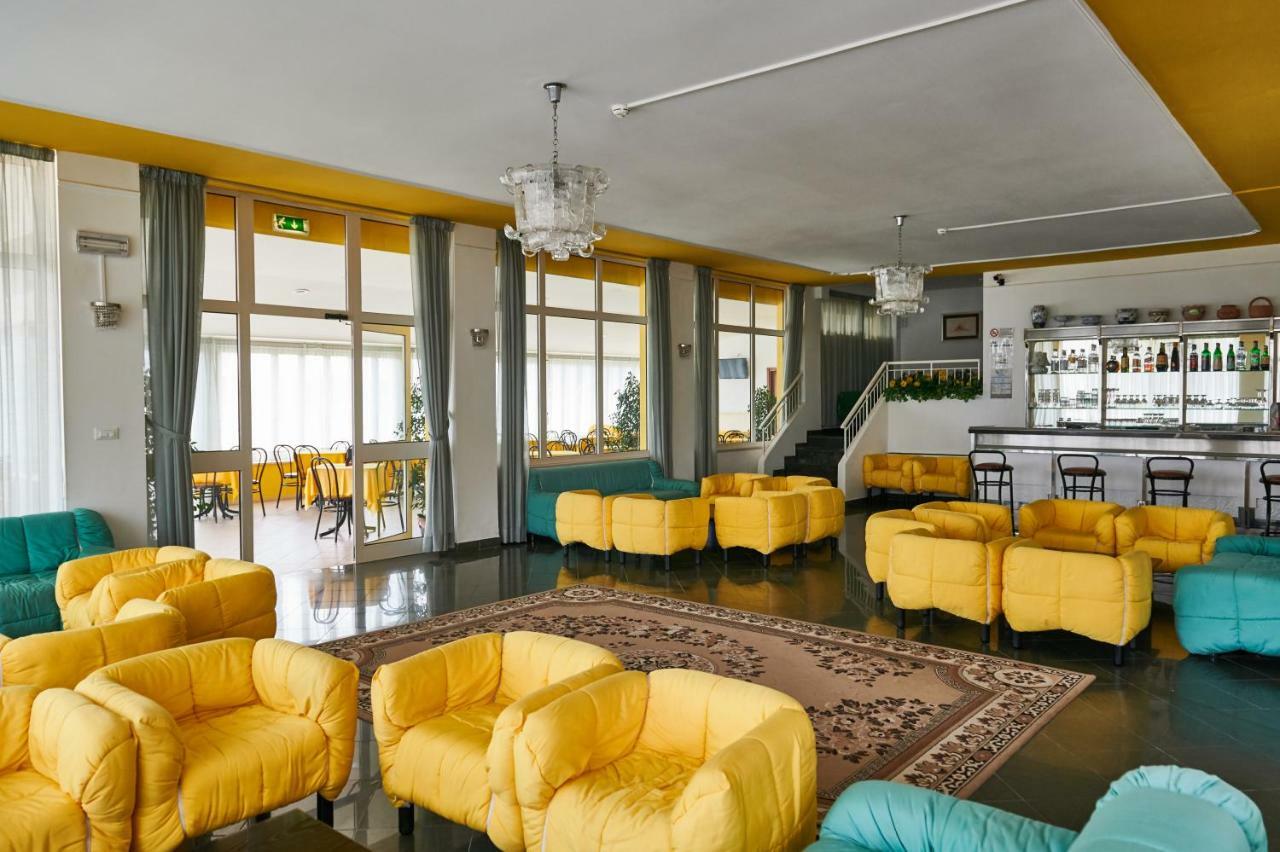 Hotel Caesar Bed And Breakfast Milano Marittima Exteriér fotografie