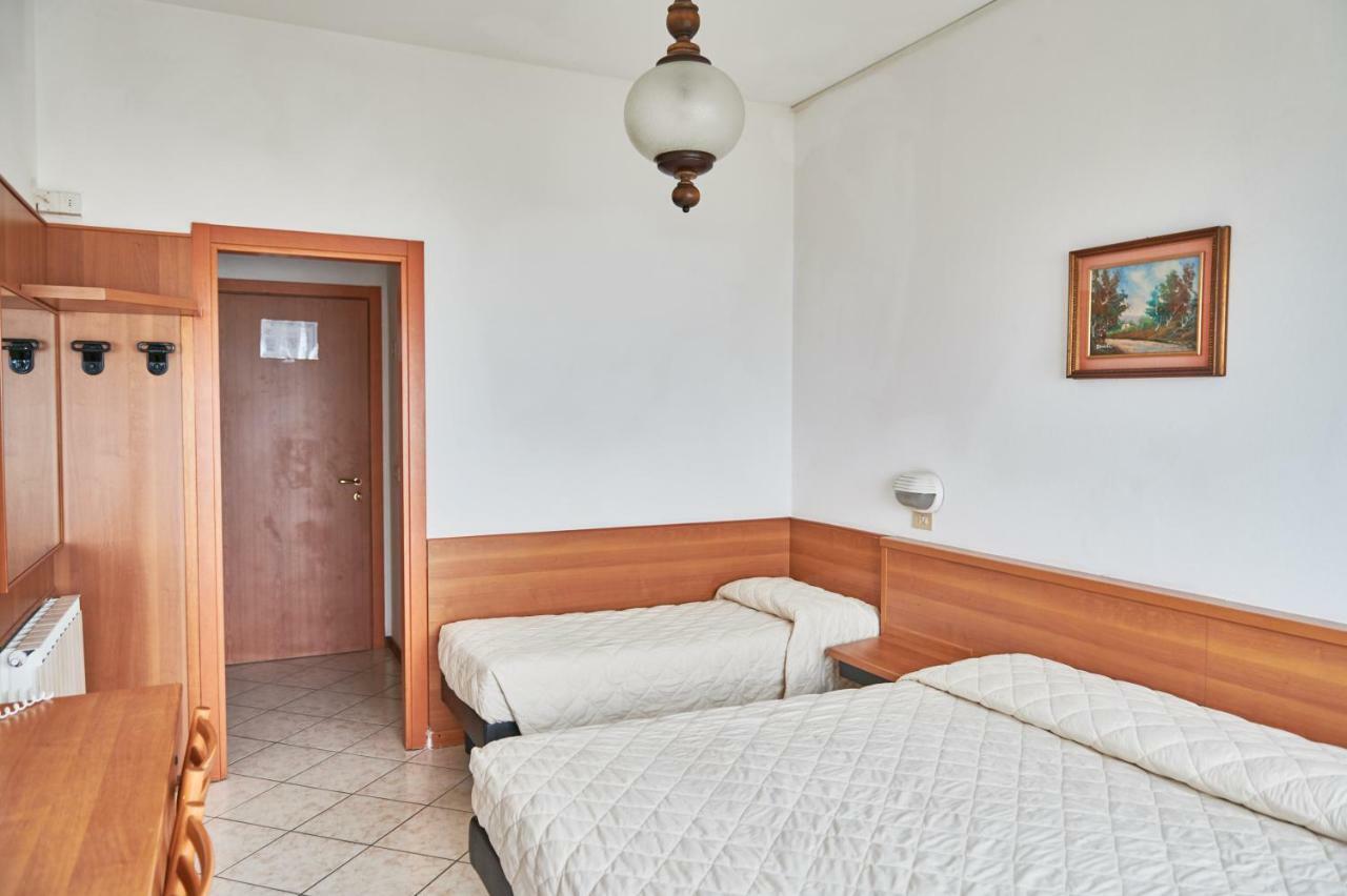 Hotel Caesar Bed And Breakfast Milano Marittima Exteriér fotografie