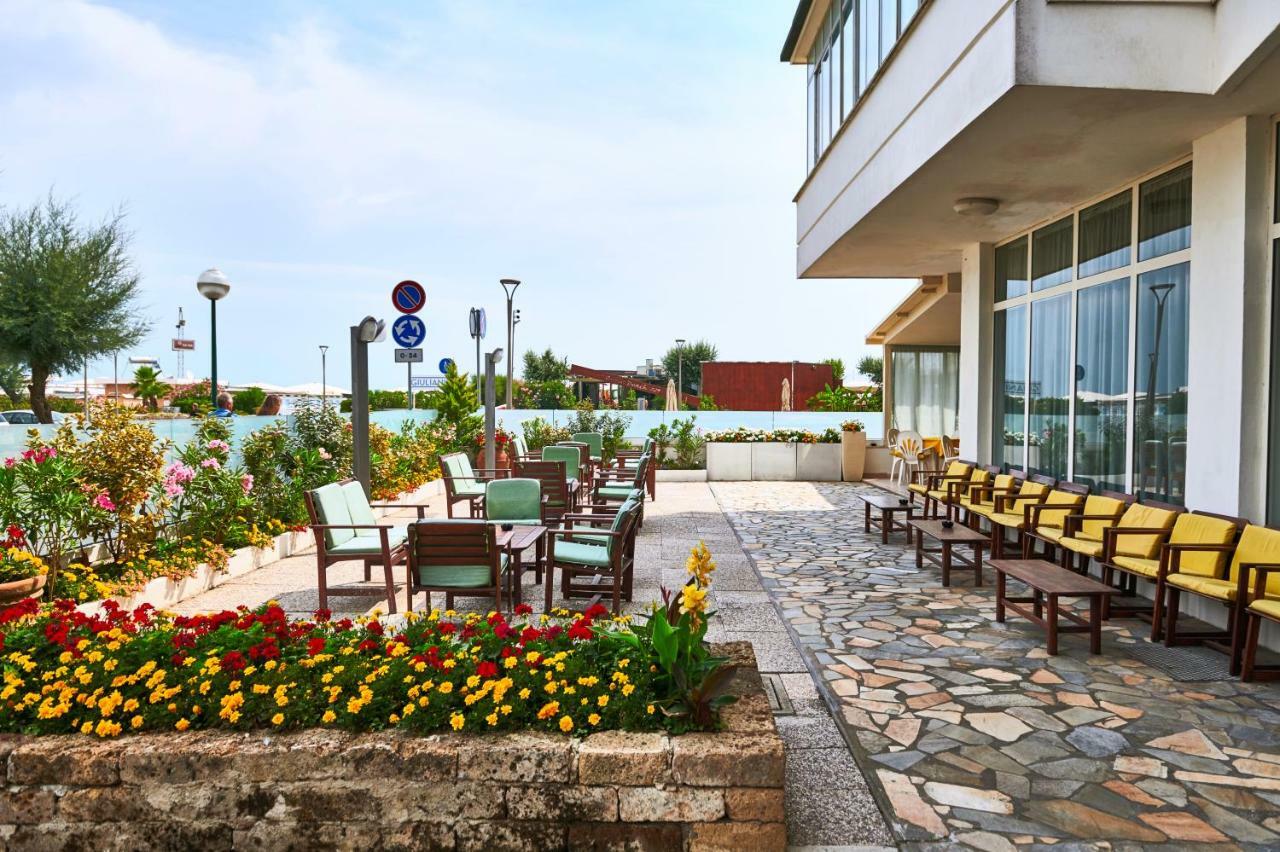 Hotel Caesar Bed And Breakfast Milano Marittima Exteriér fotografie